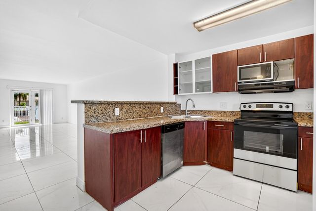 840 PINE Drive 104, Pompano Beach, FL 33060