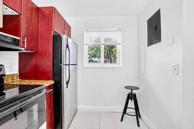 840 PINE Drive 104, Pompano Beach, FL 33060