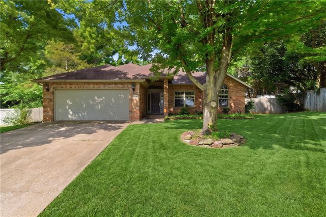 1719 Misty Lane, Fayetteville, AR 72701