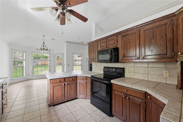 1719 Misty Lane, Fayetteville, AR 72701