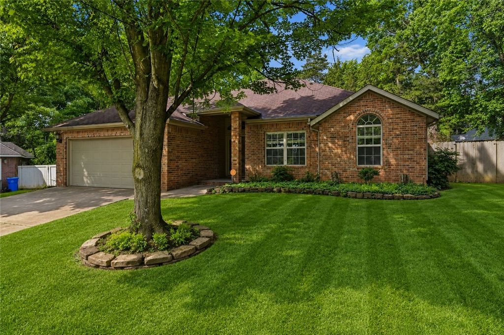 1719 Misty Lane, Fayetteville, AR 72701