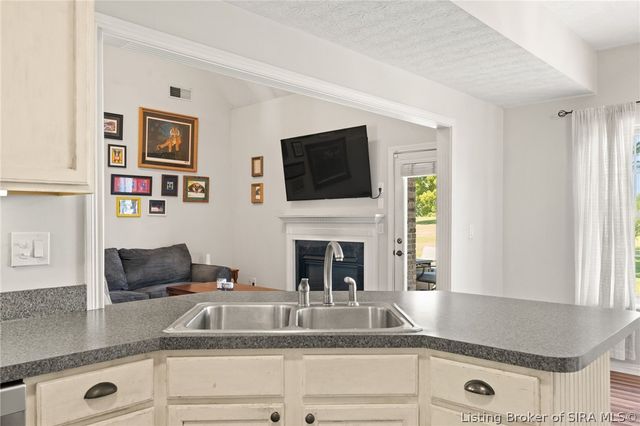 4219 Limestone Trace, Jeffersonville, IN 47130