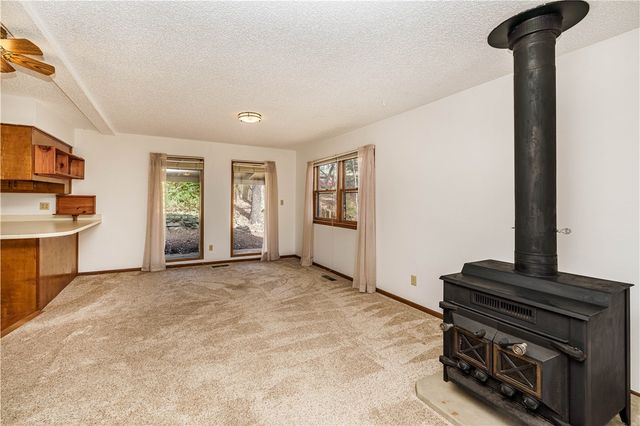 124 Oakridge Drive, Eureka Springs, AR 72632