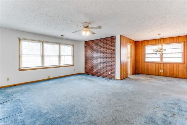 1410 W Dallas St, Wichita, KS 67217