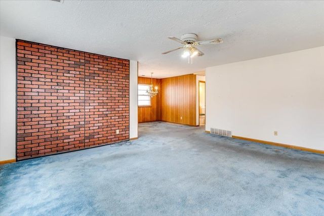1410 W Dallas St, Wichita, KS 67217