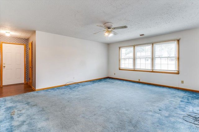 1410 W Dallas St, Wichita, KS 67217
