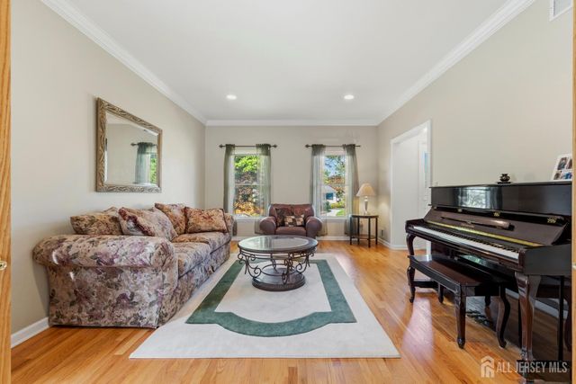28 Wadsworth Avenue, Metuchen, NJ 08840