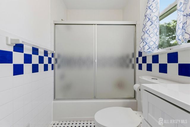 28 Wadsworth Avenue, Metuchen, NJ 08840