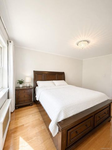 15052 Melbourne 256A, Flushing, NY 11367