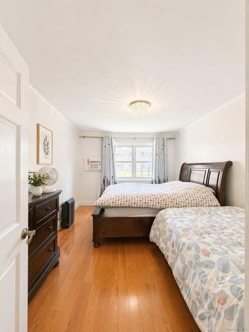 15052 Melbourne 256A, Flushing, NY 11367