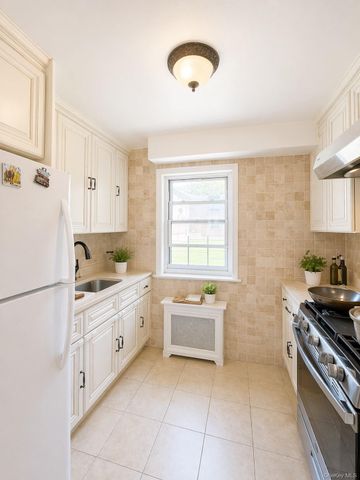 15052 Melbourne 256A, Flushing, NY 11367
