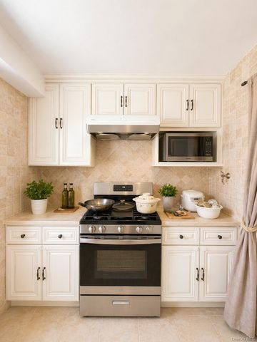 15052 Melbourne 256A, Flushing, NY 11367