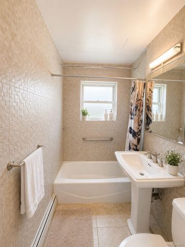 15052 Melbourne 256A, Flushing, NY 11367