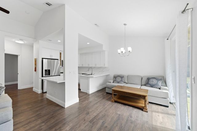 8408 Falcon View Dr, Antelope, CA 95843