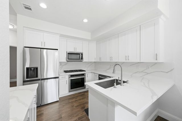 8408 Falcon View Dr, Antelope, CA 95843