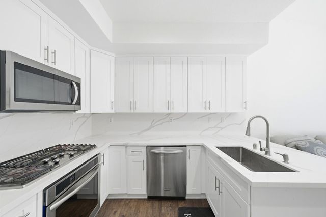 8408 Falcon View Dr, Antelope, CA 95843