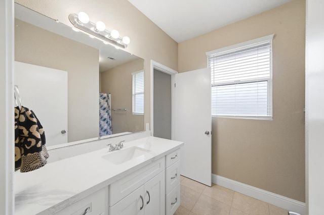 8408 Falcon View Dr, Antelope, CA 95843