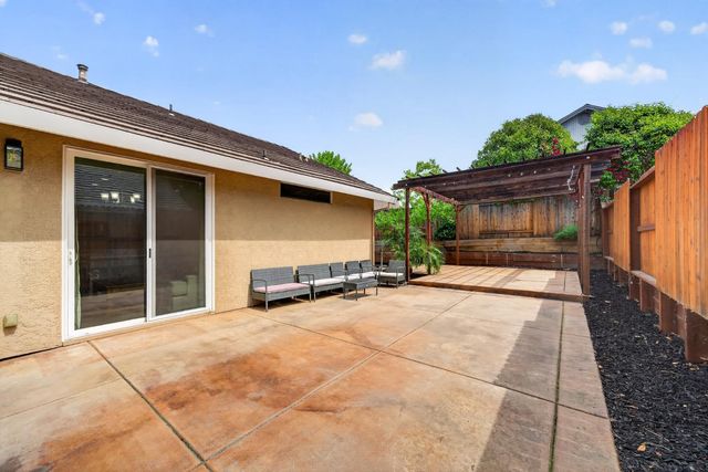 8408 Falcon View Dr, Antelope, CA 95843