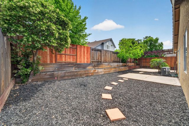 8408 Falcon View Dr, Antelope, CA 95843