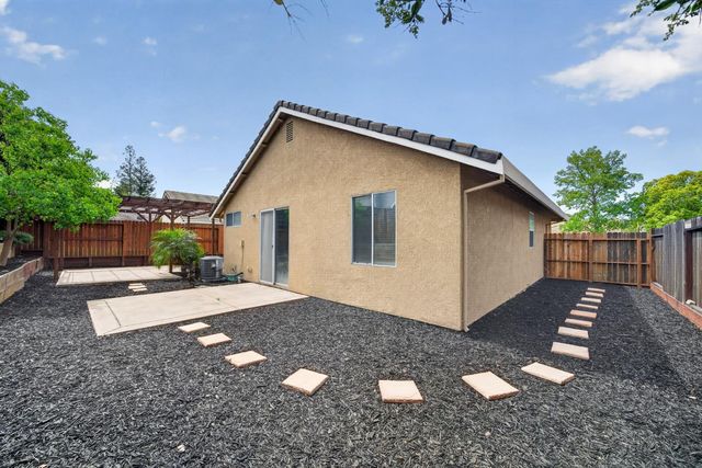 8408 Falcon View Dr, Antelope, CA 95843