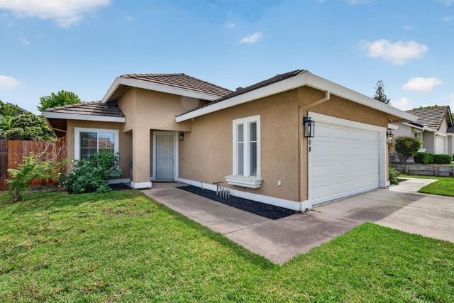 8408 Falcon View Dr, Antelope, CA 95843