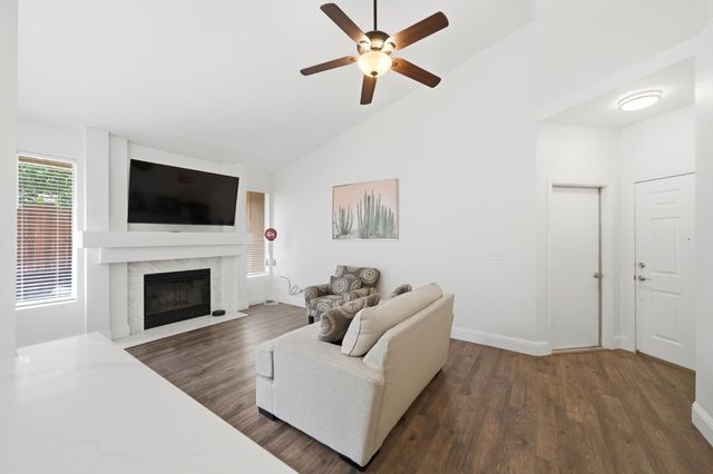 8408 Falcon View Dr, Antelope, CA 95843