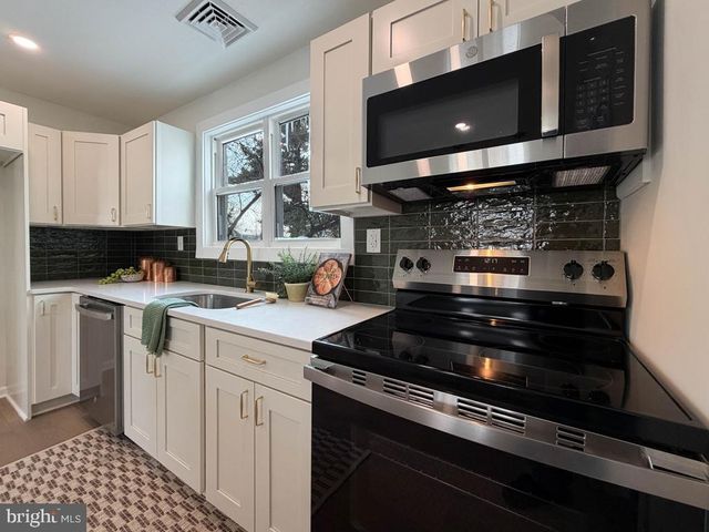 101 WALNUT LN, Yardley, PA 19067