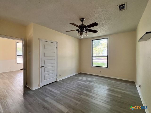 902 N 1st Street, Temple, TX 76501