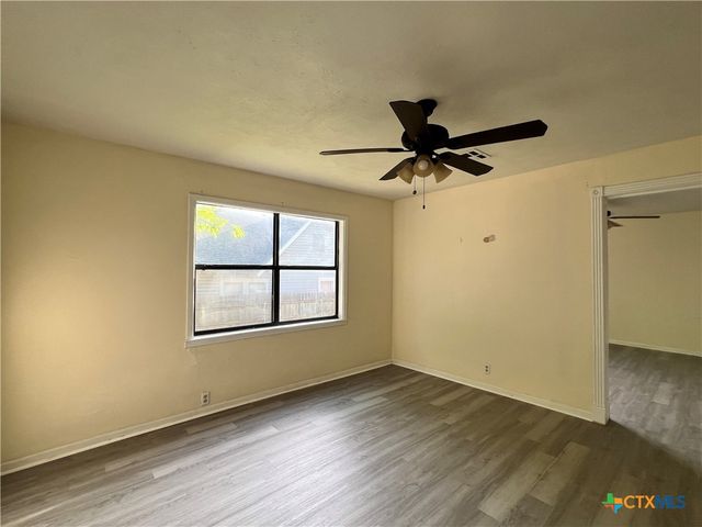 902 N 1st Street, Temple, TX 76501