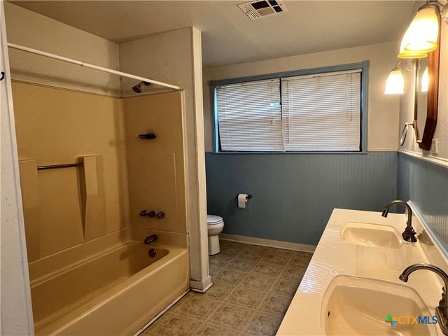 902 N 1st Street, Temple, TX 76501
