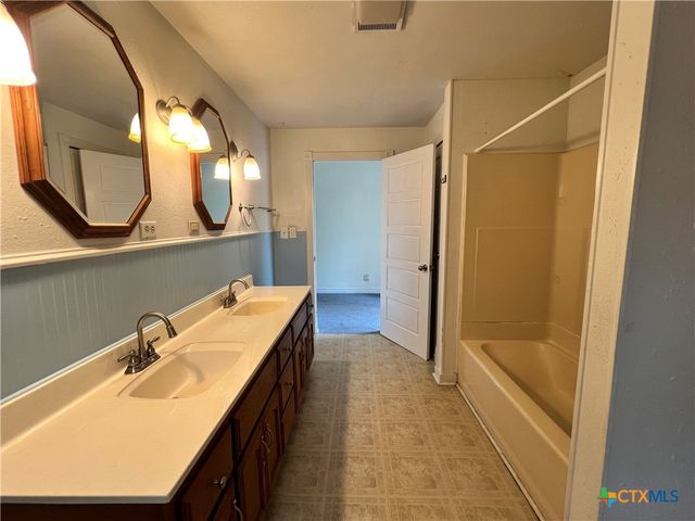 902 N 1st Street, Temple, TX 76501
