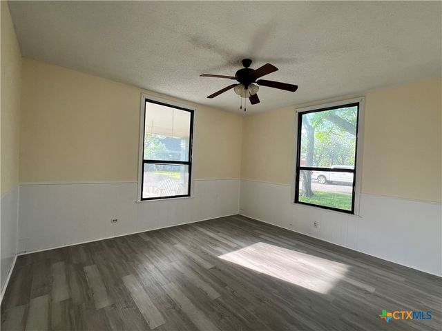 902 N 1st Street, Temple, TX 76501