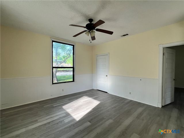 902 N 1st Street, Temple, TX 76501
