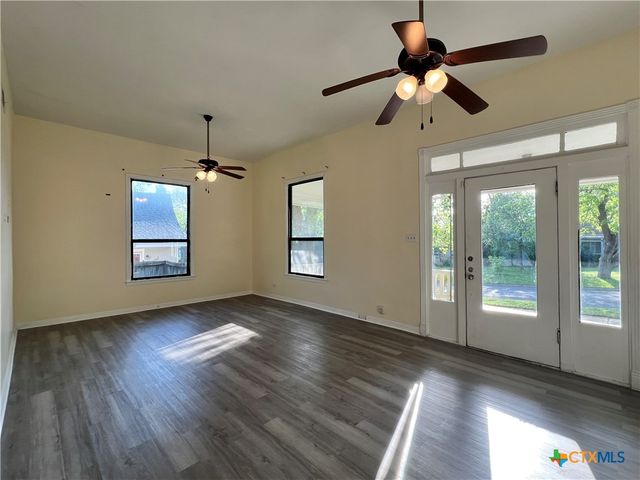 902 N 1st Street, Temple, TX 76501