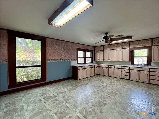 902 N 1st Street, Temple, TX 76501