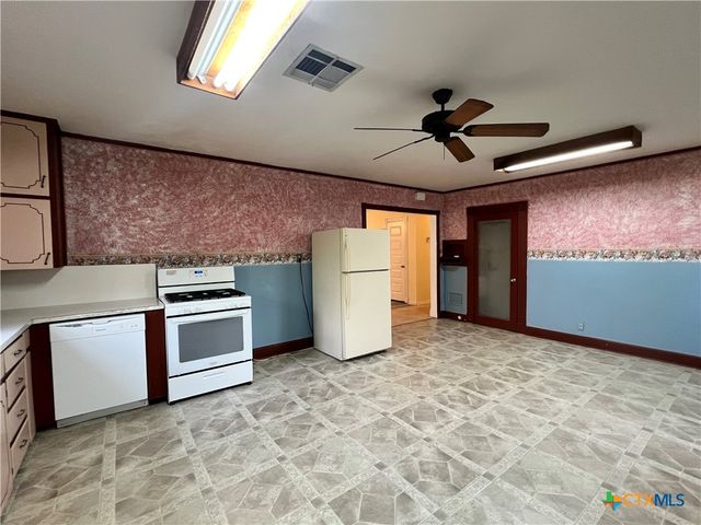 902 N 1st Street, Temple, TX 76501
