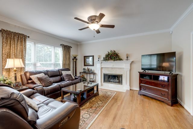 785 Glen Oaks Dr, Franklin, TN 37067