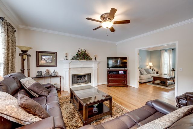785 Glen Oaks Dr, Franklin, TN 37067
