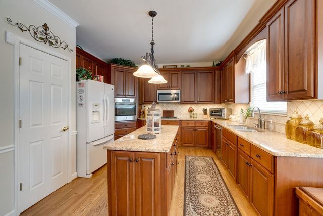 785 Glen Oaks Dr, Franklin, TN 37067