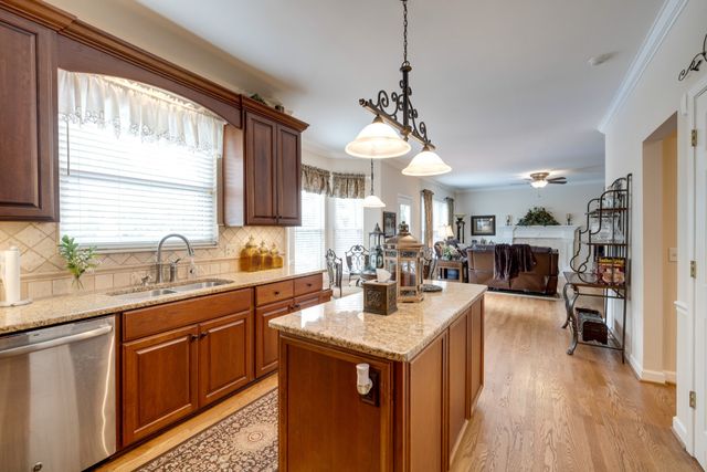 785 Glen Oaks Dr, Franklin, TN 37067