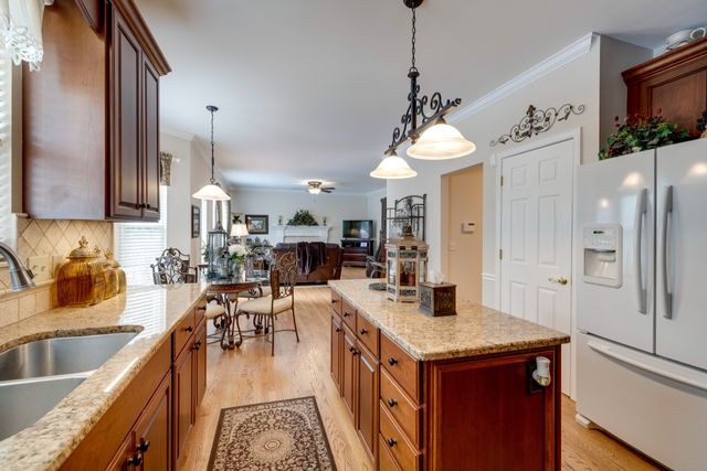 785 Glen Oaks Dr, Franklin, TN 37067