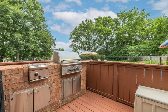 785 Glen Oaks Dr, Franklin, TN 37067