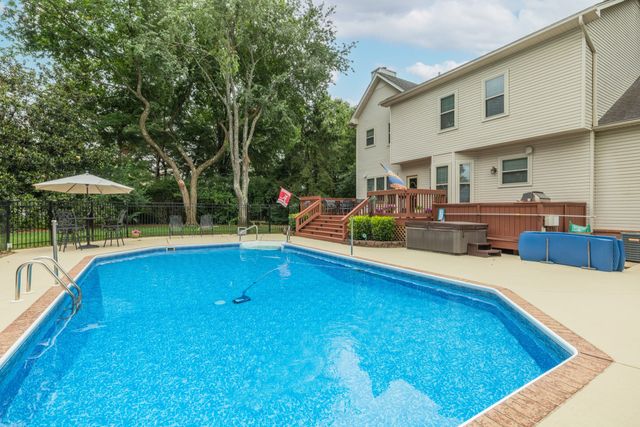 785 Glen Oaks Dr, Franklin, TN 37067