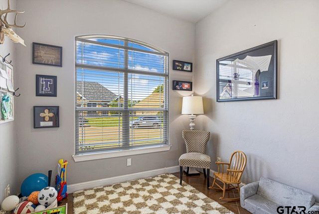 700 White Bear Trl, Lindale, TX 75771