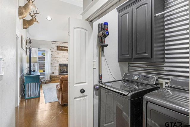 700 White Bear Trl, Lindale, TX 75771