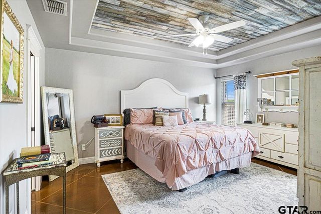 700 White Bear Trl, Lindale, TX 75771