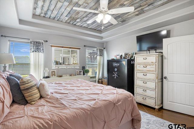 700 White Bear Trl, Lindale, TX 75771