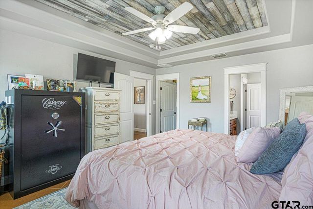 700 White Bear Trl, Lindale, TX 75771