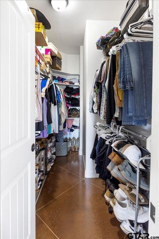 700 White Bear Trl, Lindale, TX 75771