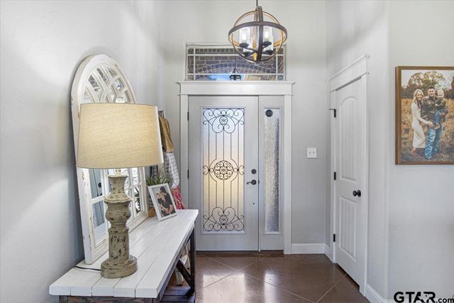 700 White Bear Trl, Lindale, TX 75771